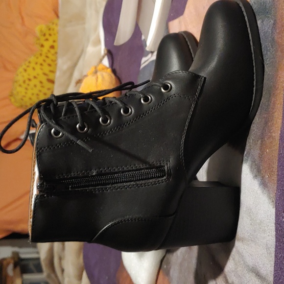 Soda Shoes - SODA black booties